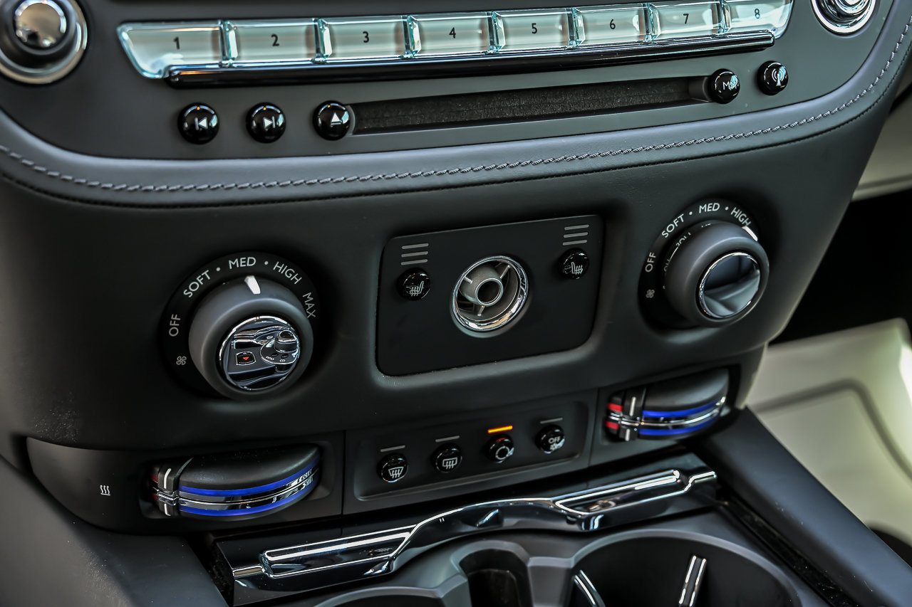 Used 2016 Rolls-Royce Dawn RWD image 39