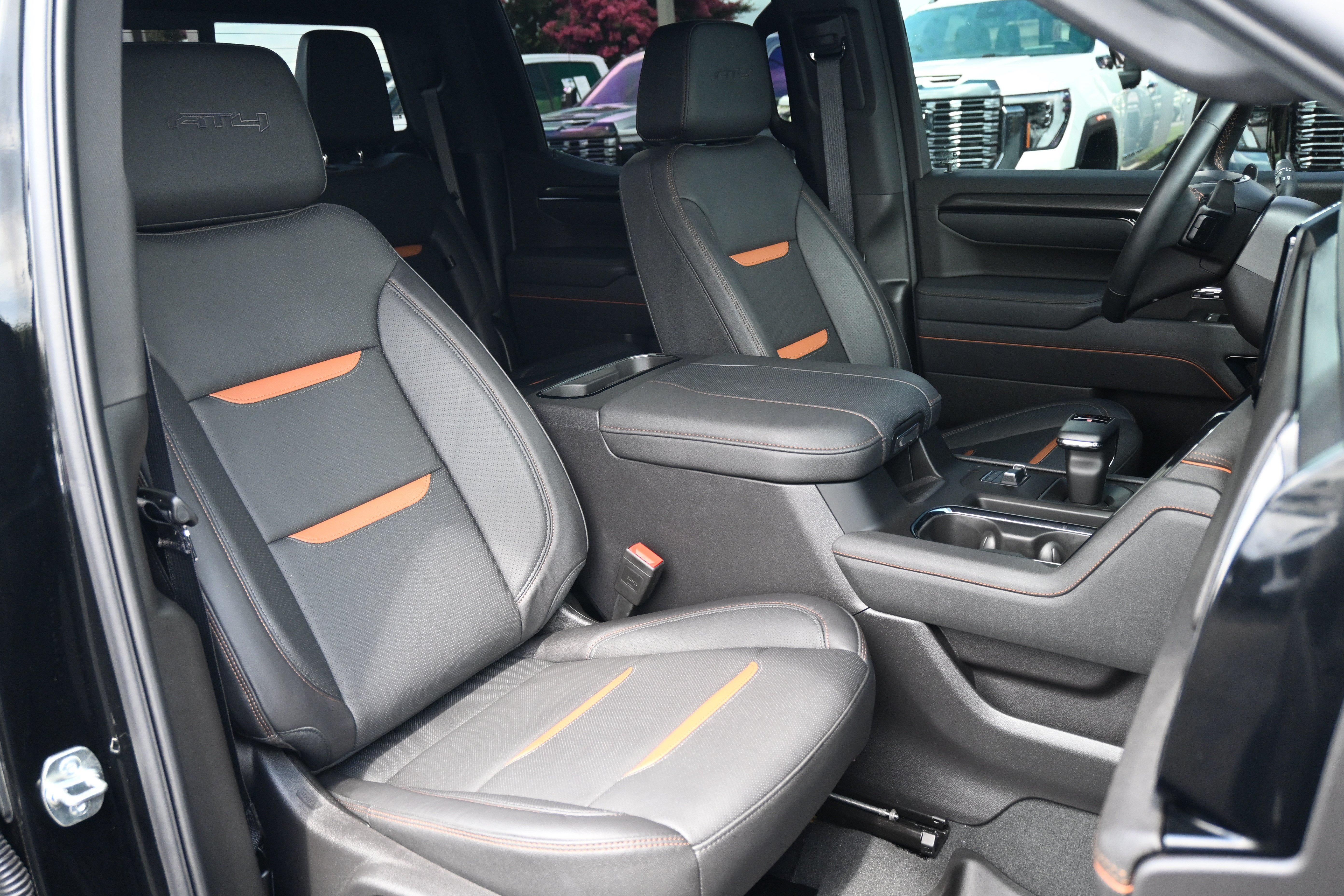 Used 2025 GMC Sierra 1500 AT4 w/ AT4 Premium Package AWD/4WD image 32