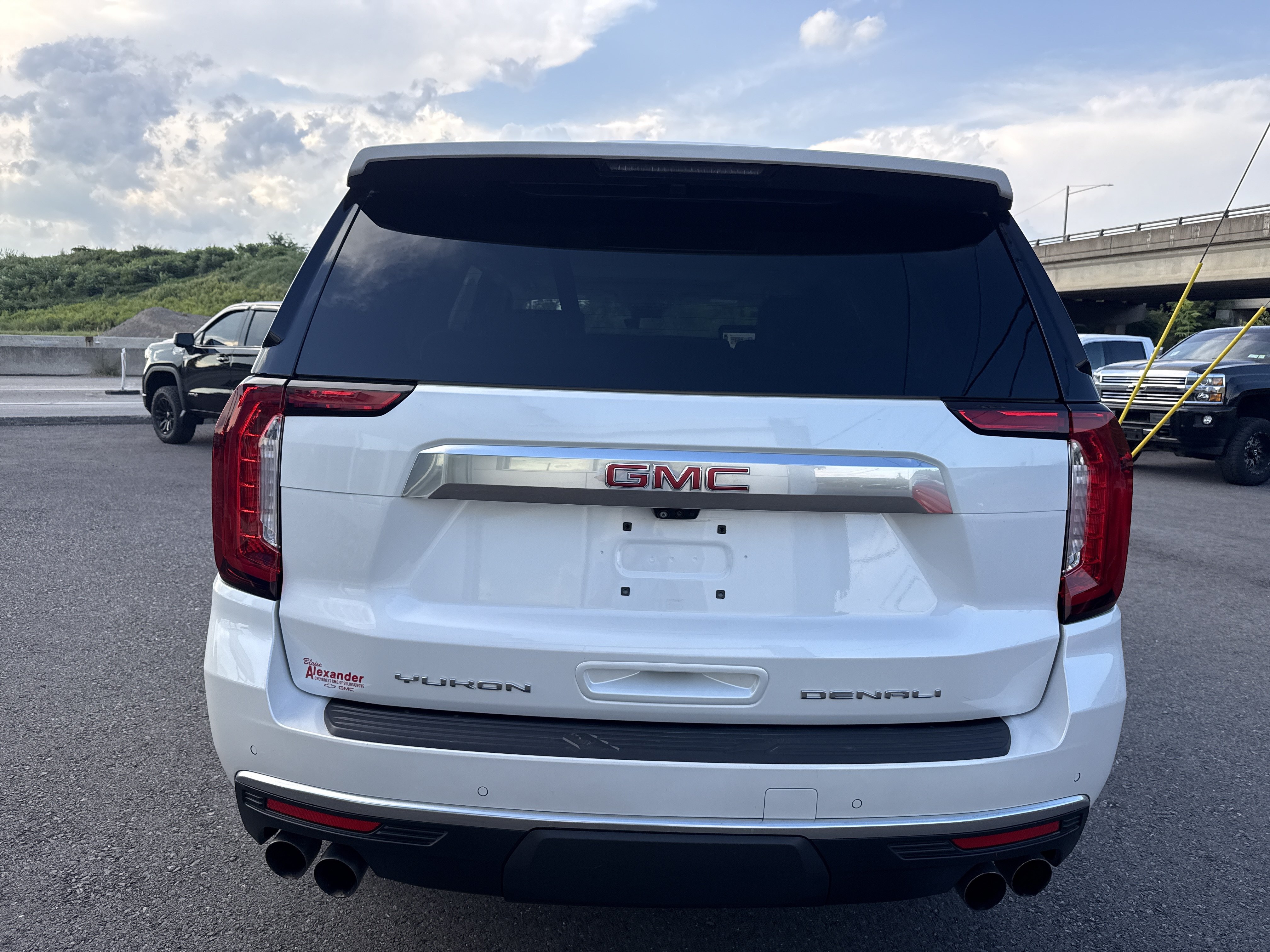 Used 2024 GMC Yukon Denali w/ Denali Reserve Package AWD/4WD image 4