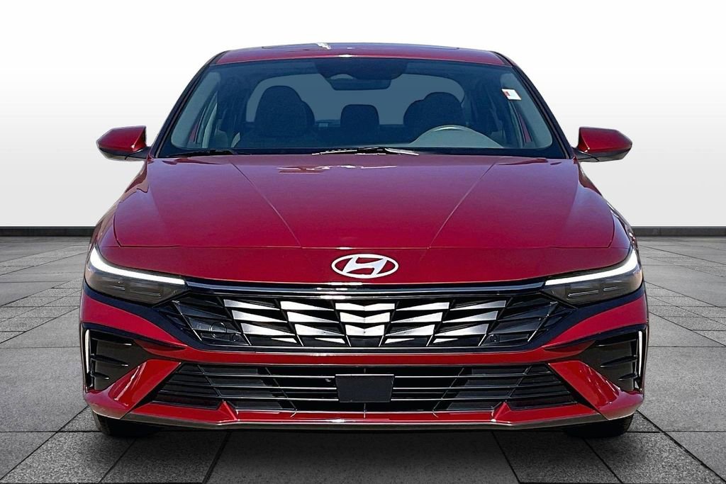 Used 2025 Hyundai Elantra SEL image 3