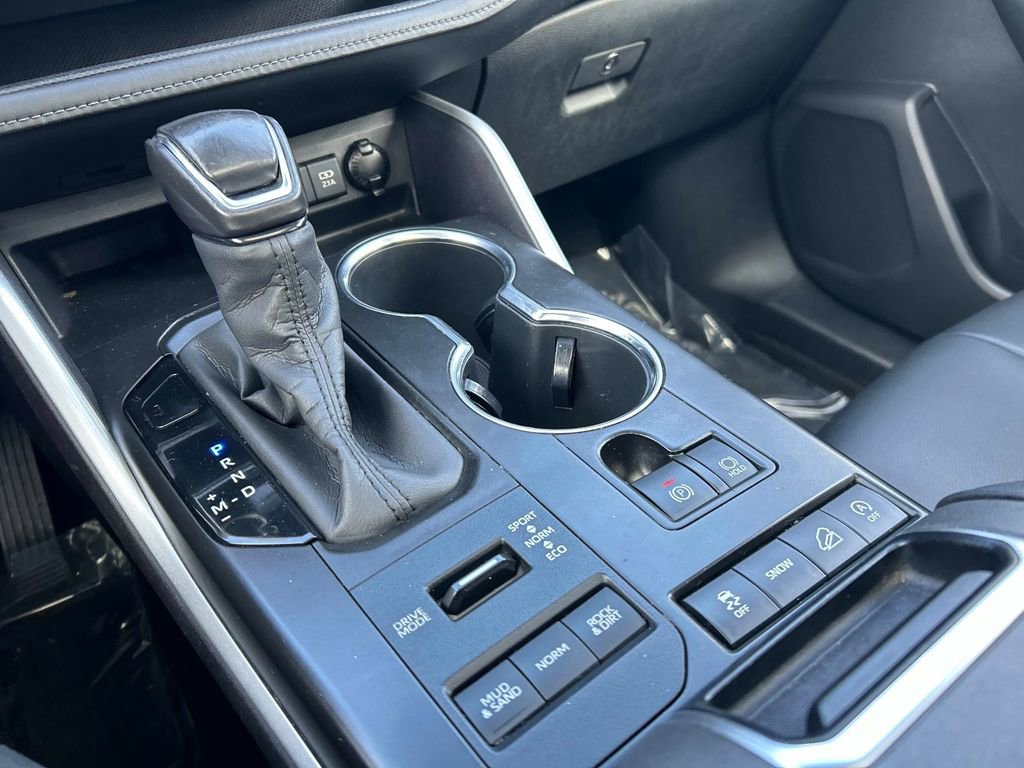 Used 2020 Toyota Highlander XLE image 31