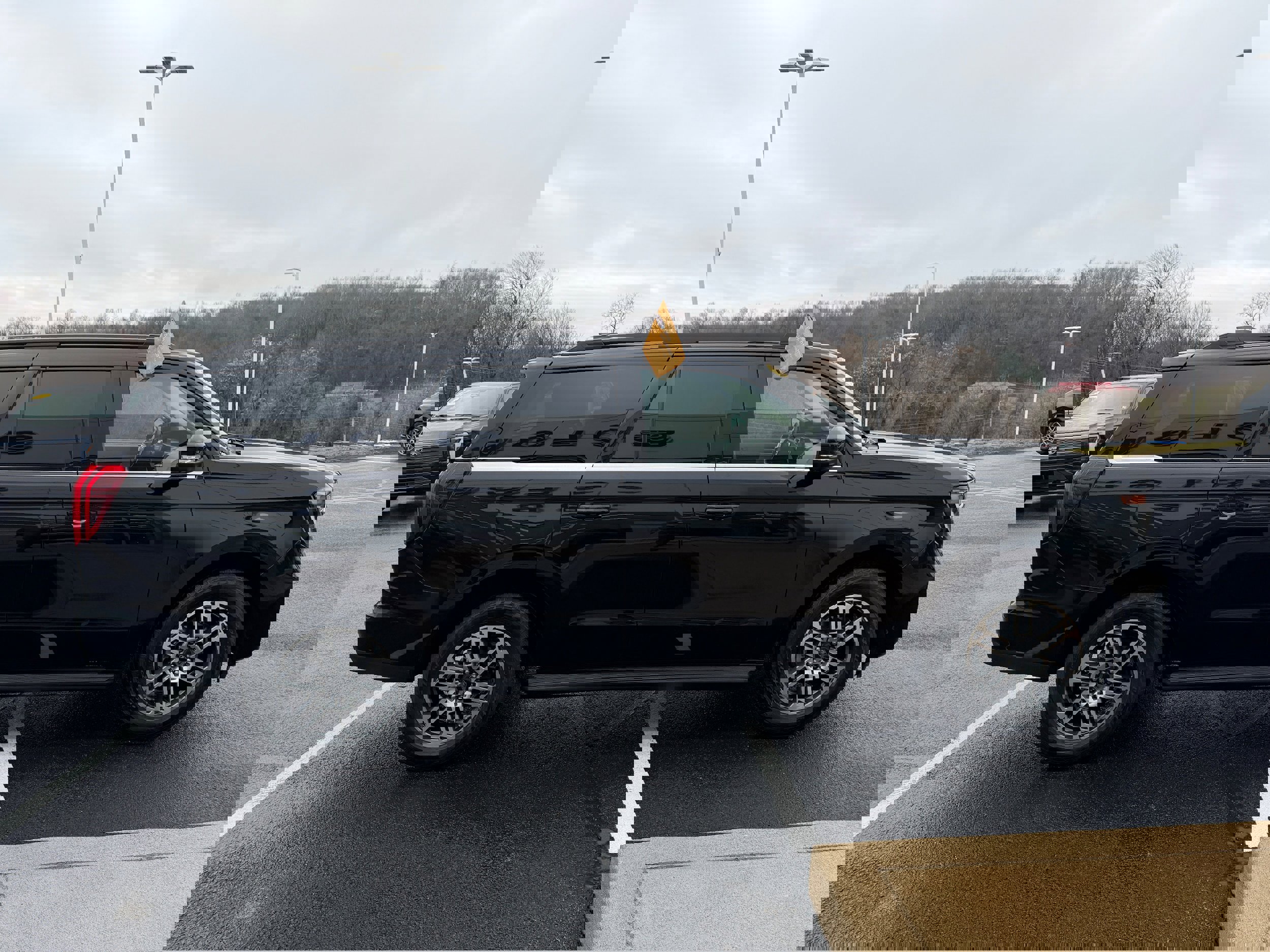 Certified 2025 Ford Expedition Active AWD/4WD image 5