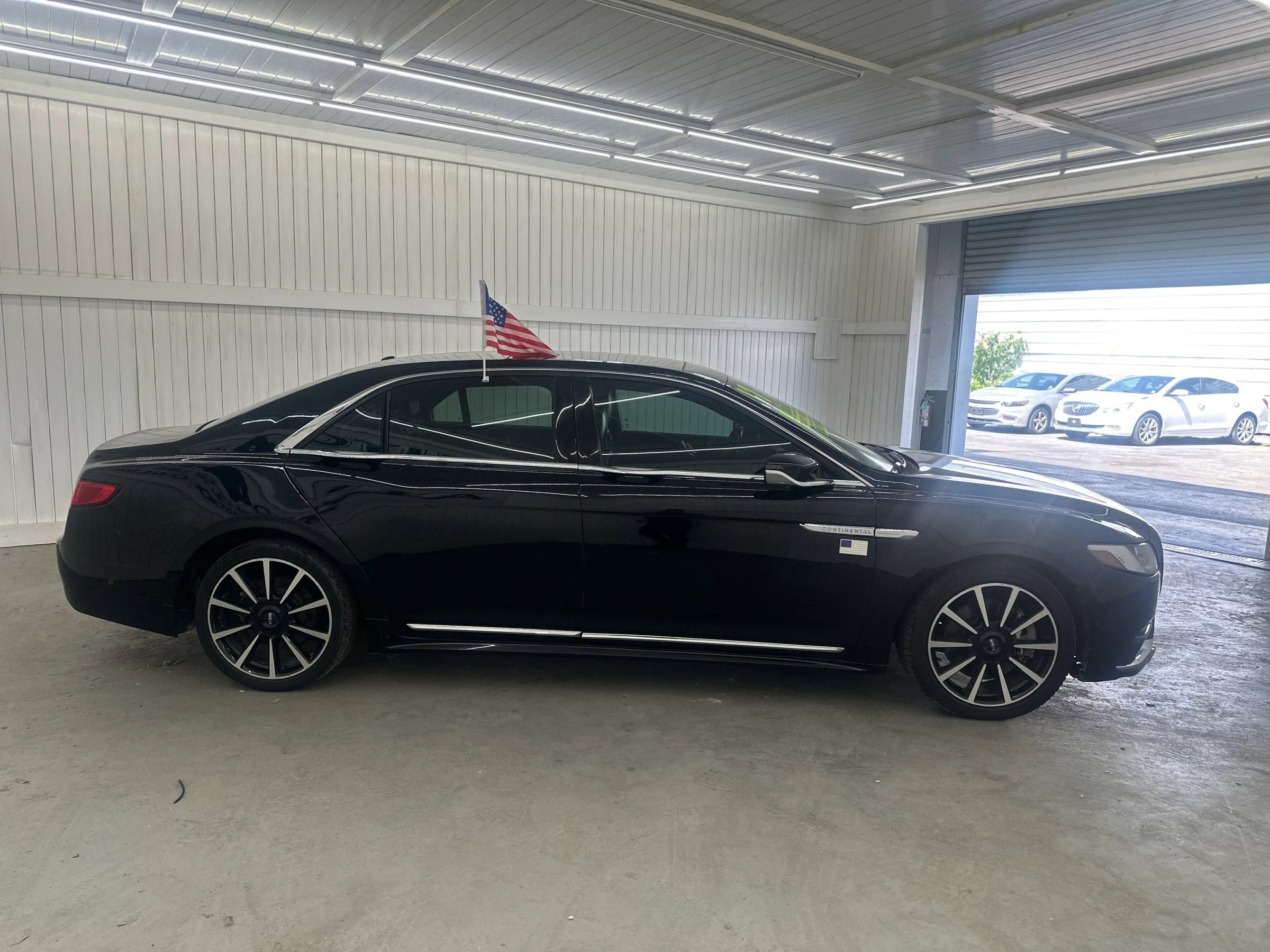 Used 2017 Lincoln Continental Reserve w/ Technology Package image 4