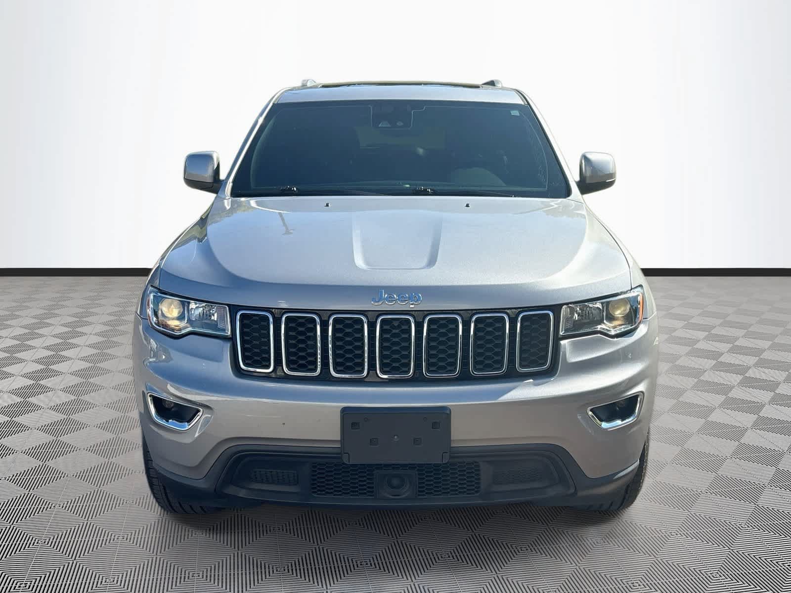 Used 2021 Jeep Grand Cherokee Laredo X AWD/4WD image 2