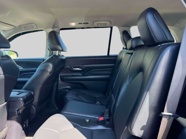 Used 2024 Toyota Grand Highlander AWD image 16
