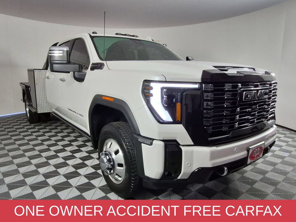 Used 2025 GMC Sierra 3500 Denali Ultimate AWD/4WD image 2
