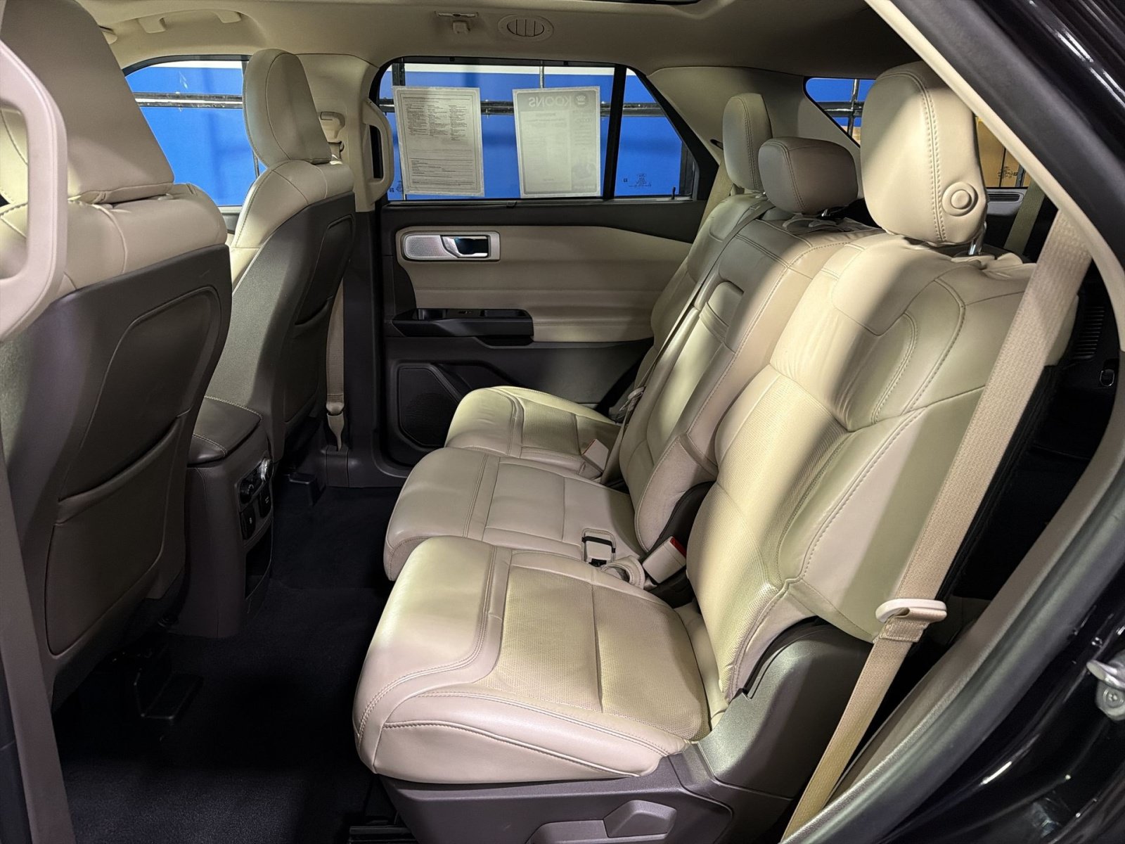 Used 2020 Ford Explorer Platinum w/ Premium Technology Package AWD/4WD image 28