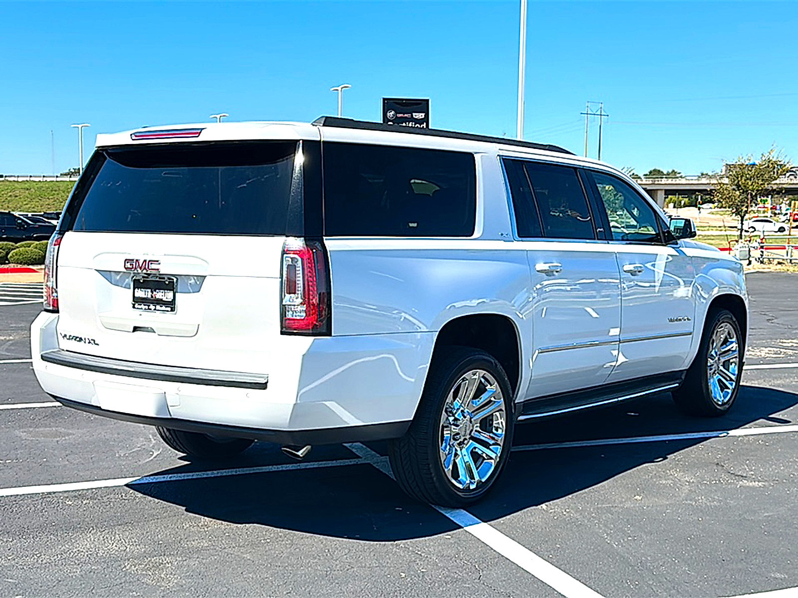 Used 2018 GMC Yukon XL SLT w/ Premium Edition RWD image 8