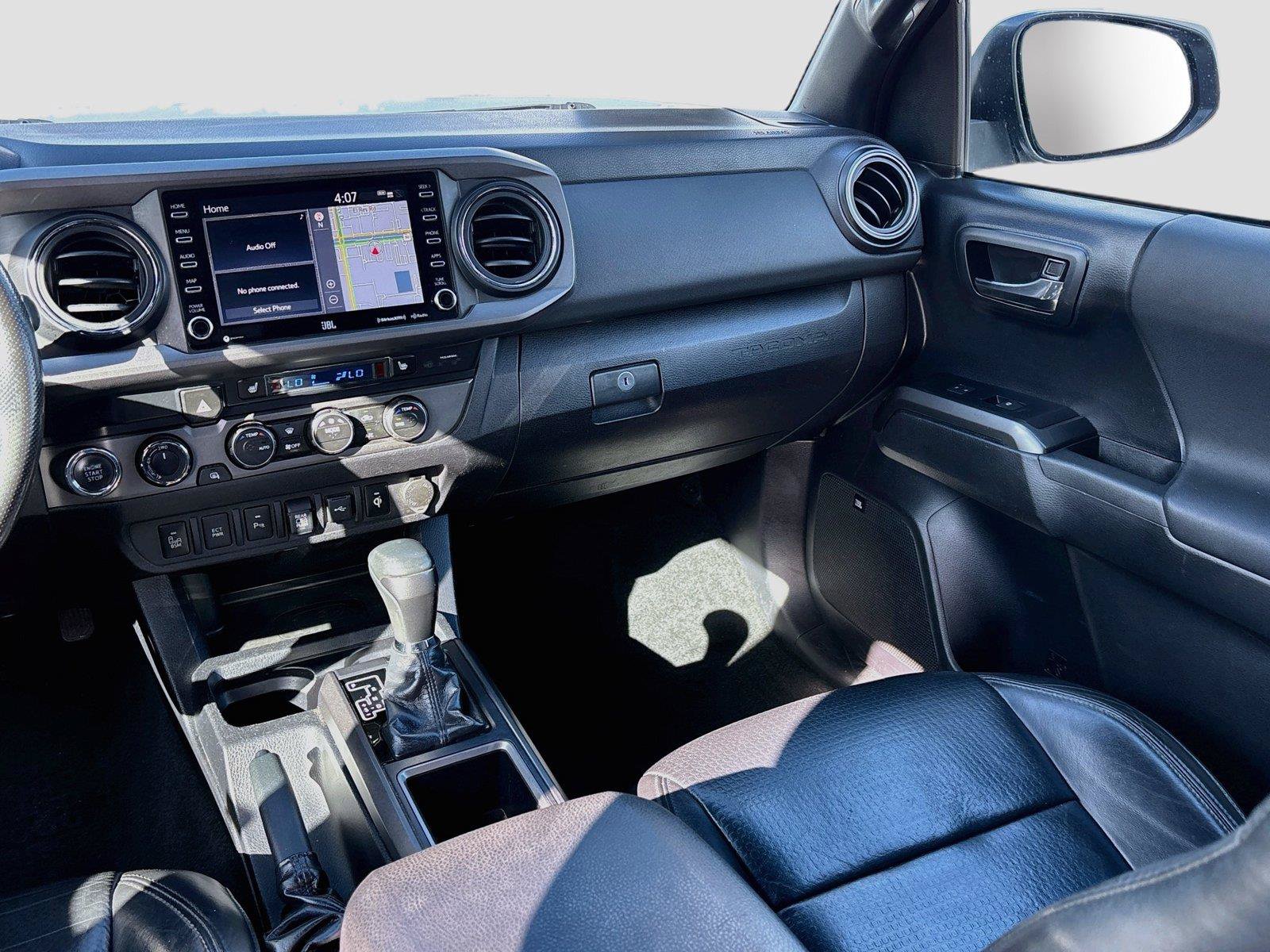 Used 2020 Toyota Tacoma TRD Sport w/ TRD Premium Sport Package AWD/4WD image 29
