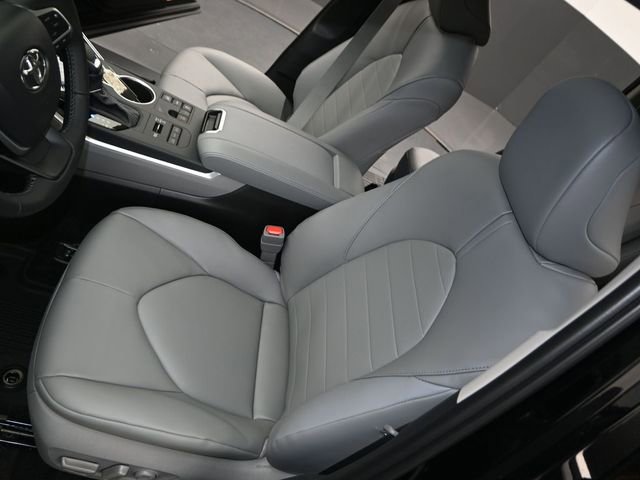 Used 2026 Toyota Highlander XLE image 10