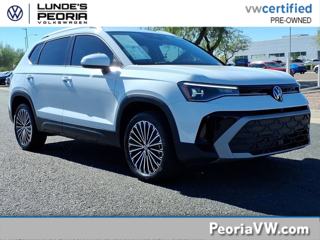 Certified 2025 Volkswagen Taos SE image 1