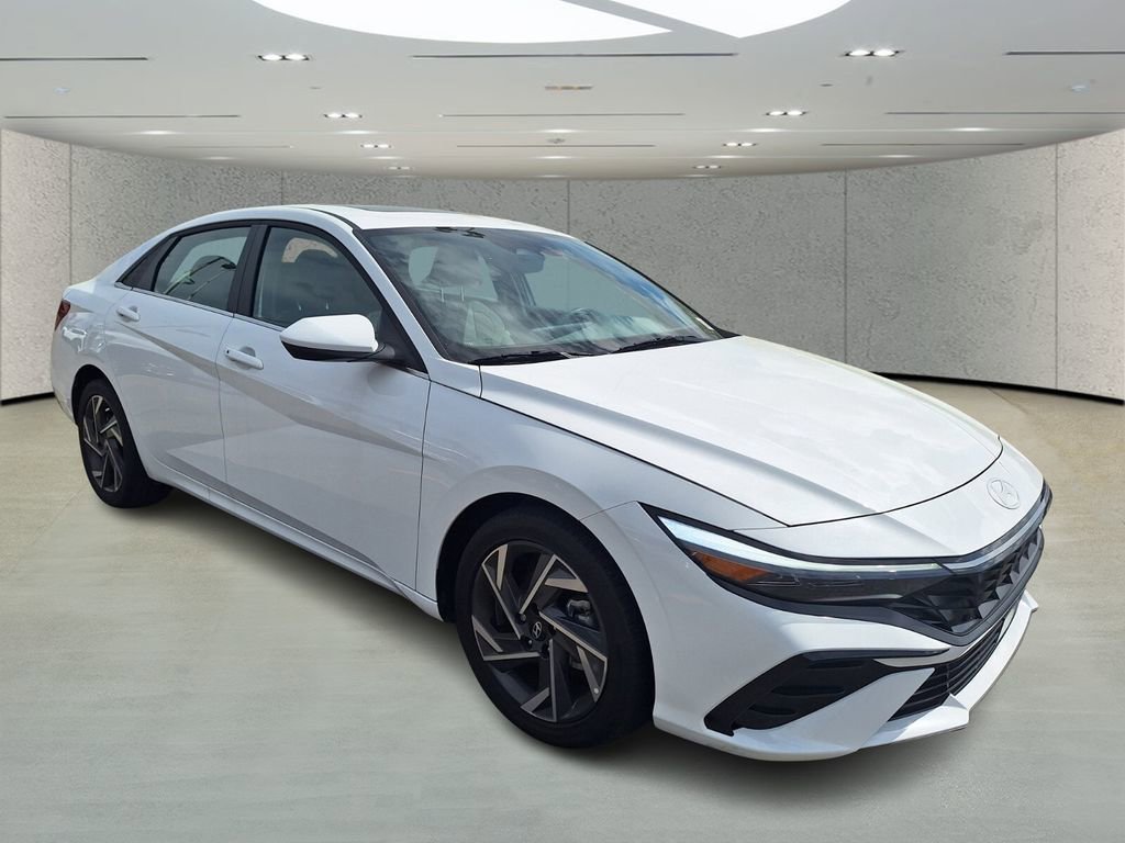 Used 2025 Hyundai Elantra SEL image 7