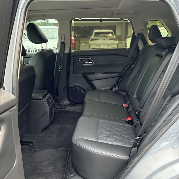 Used 2025 Nissan Rogue Platinum w/ Tech Package FWD image 12