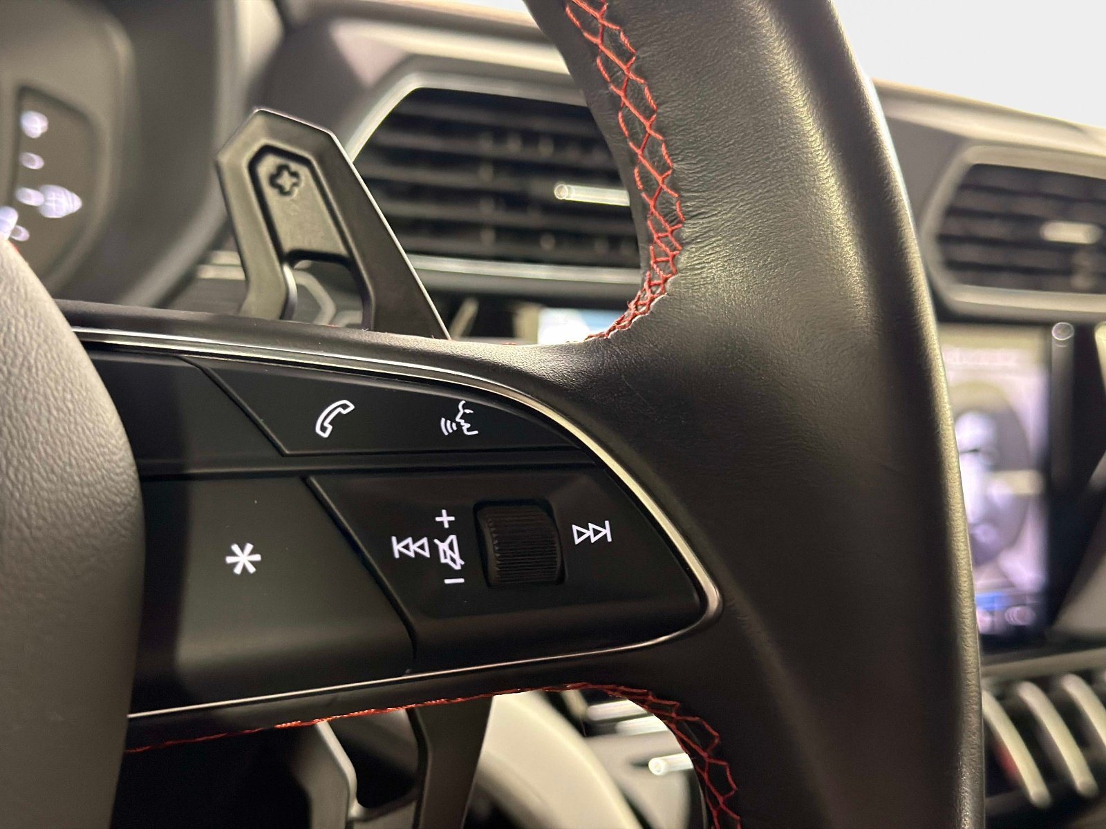 Used 2020 Lamborghini Urus AWD/4WD image 46