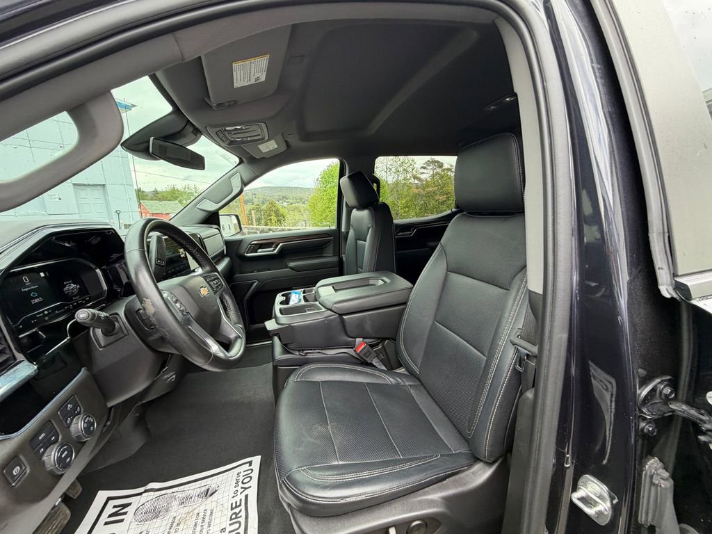 Used 2023 Chevrolet Silverado 1500 LT AWD/4WD image 9
