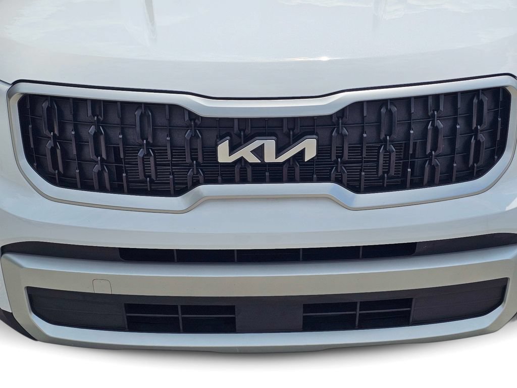 Certified 2025 Kia Telluride LX FWD image 6