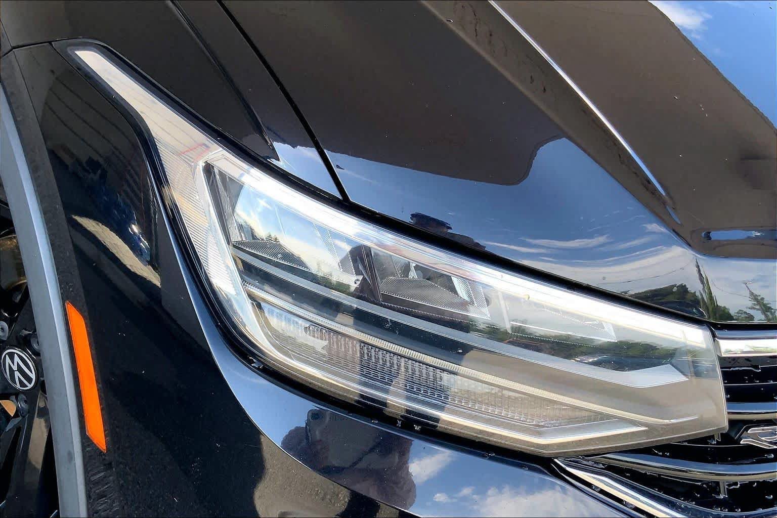 Used 2023 Volkswagen Tiguan SE R-Line FWD image 28