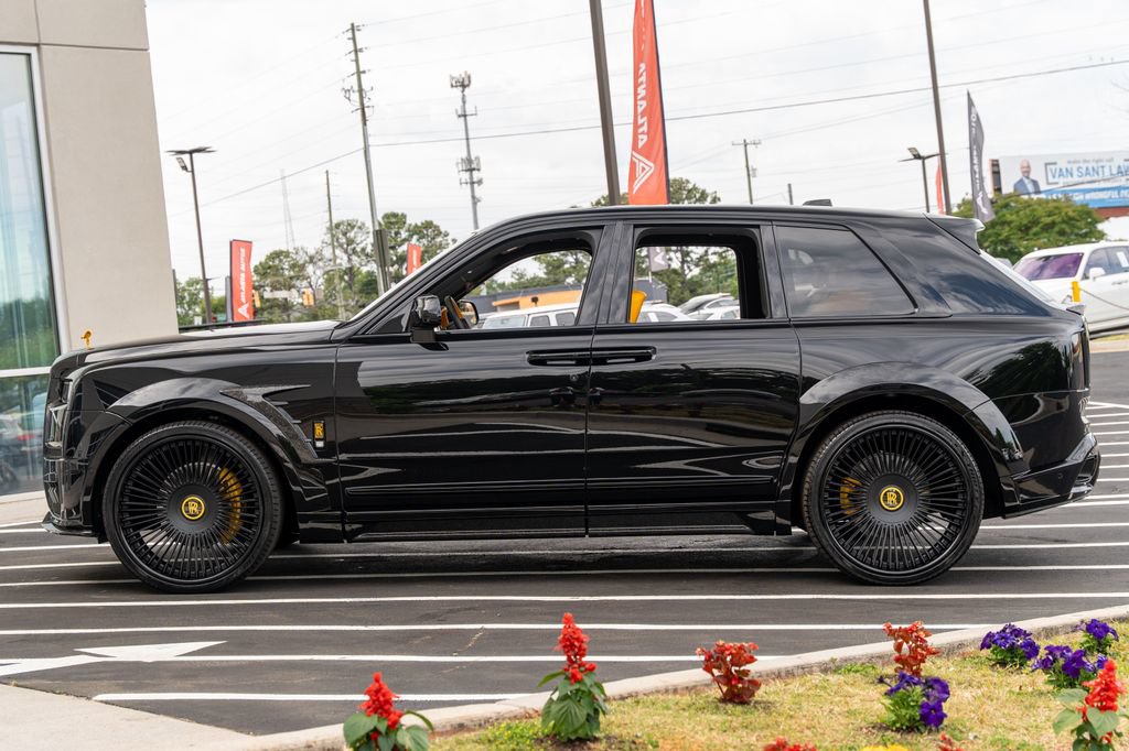 Used 2025 Rolls-Royce Cullinan AWD/4WD image 30