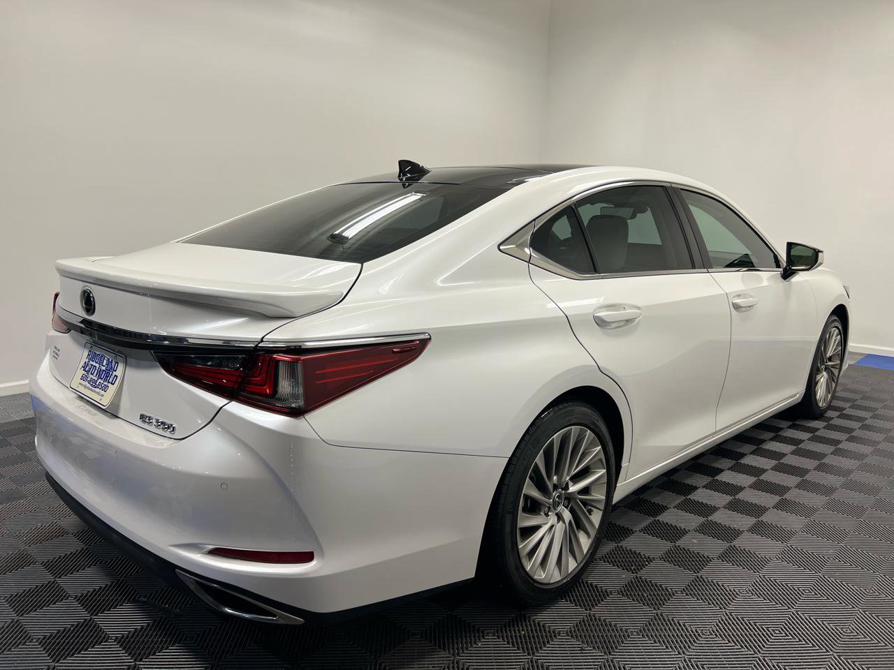 Used 2022 Lexus ES 350 Ultra Luxury w/ Accessory Package 2 image 13