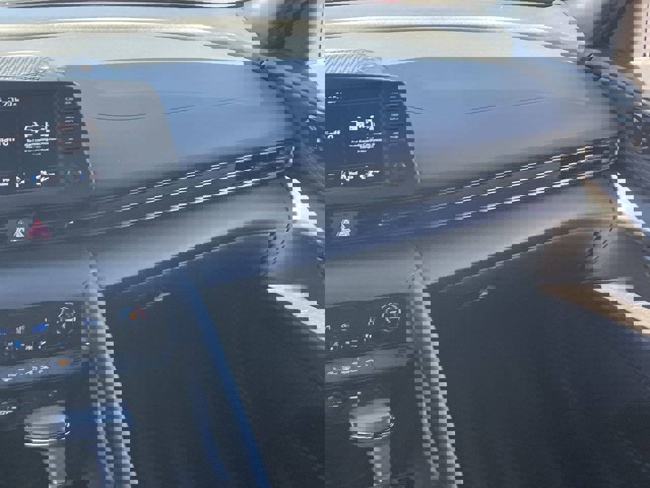 Certified 2025 Hyundai Elantra Sport image 15