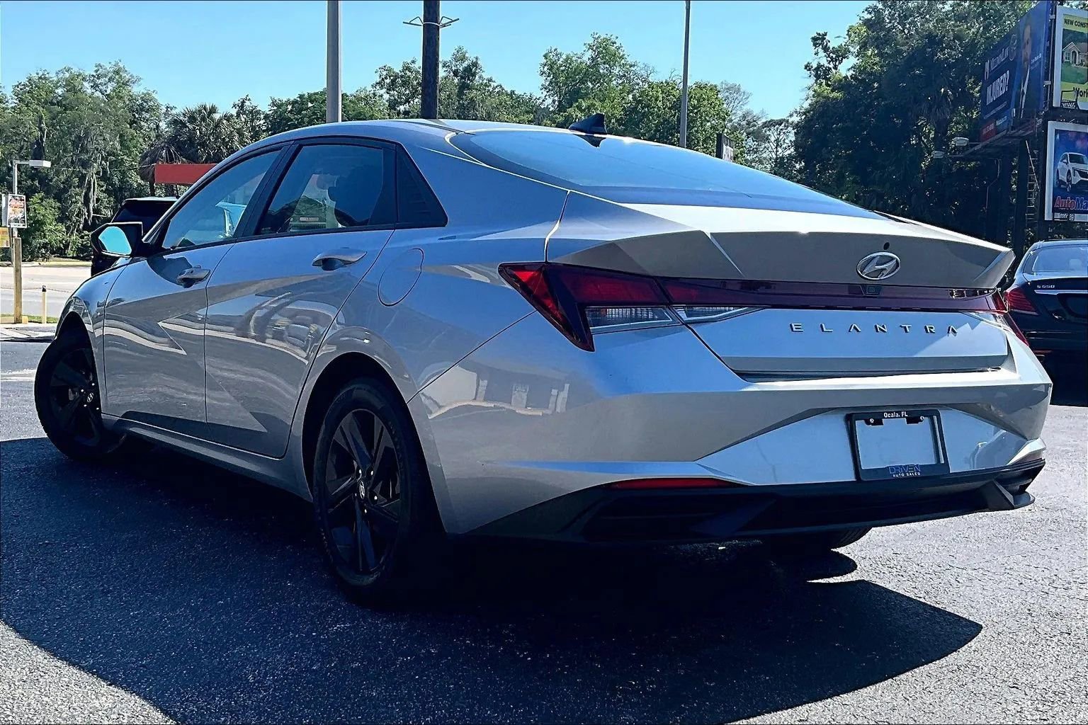 Used 2021 Hyundai Elantra SEL FWD image 4