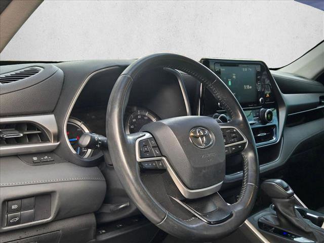 Used 2022 Toyota Highlander XLE image 9