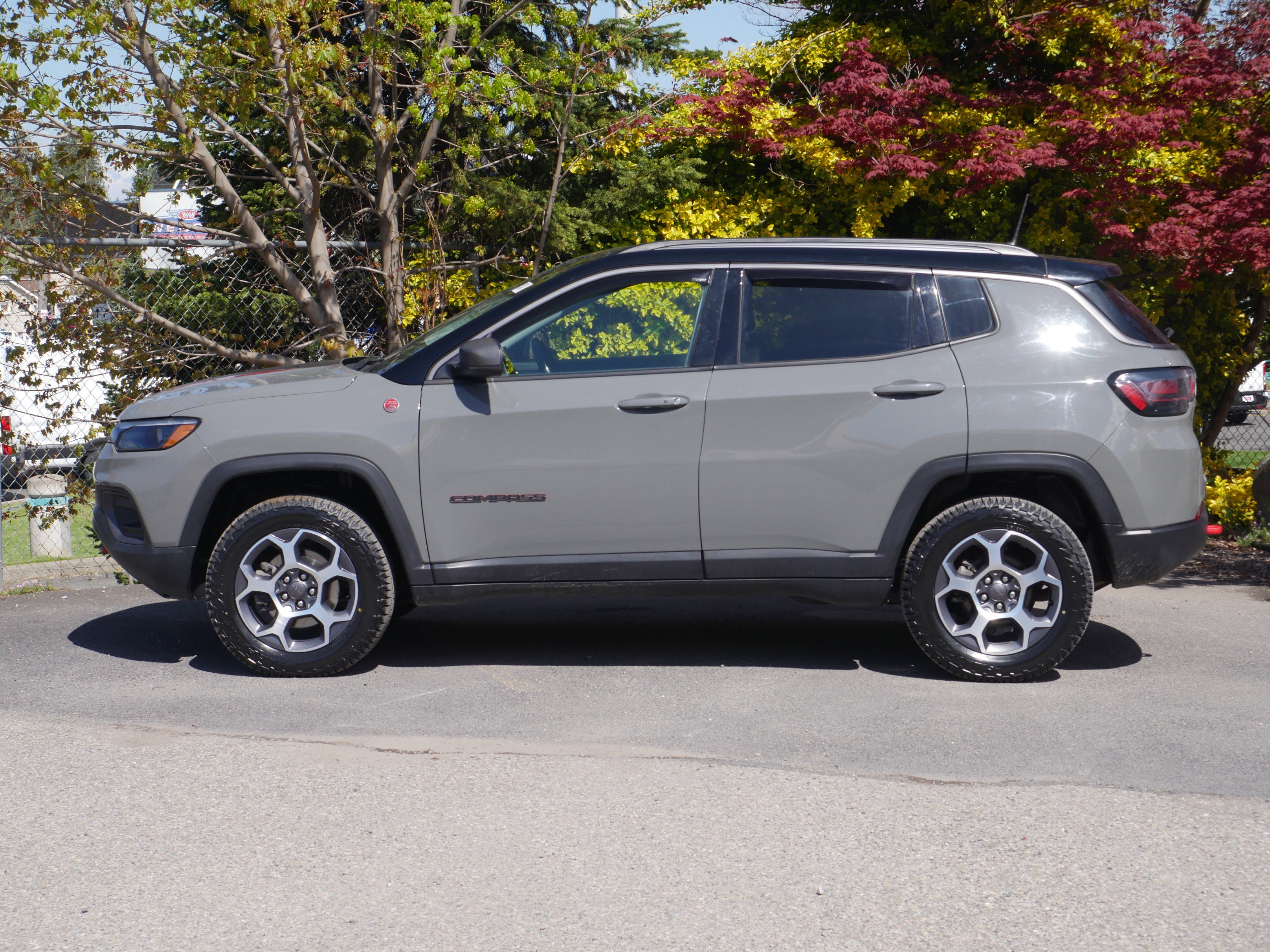 Used 2022 Jeep Compass Trailhawk w/ Trailhawk Elite Group AWD/4WD image 16