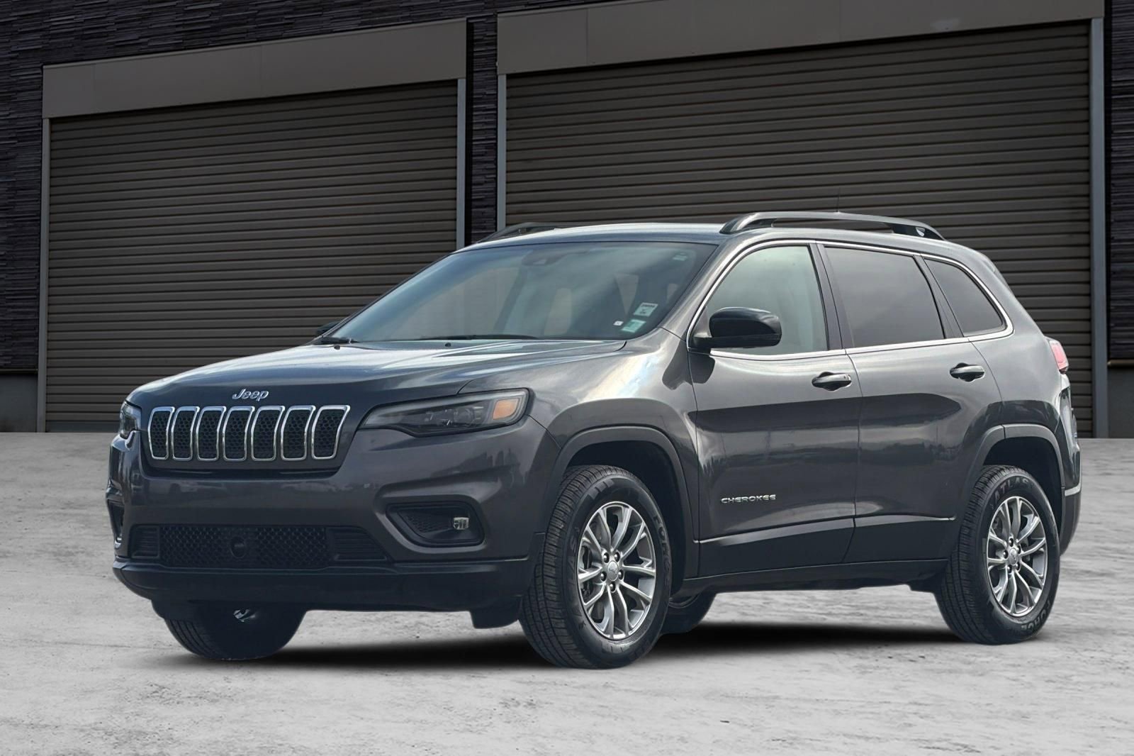 Used 2022 Jeep Cherokee Latitude Lux w/ Mopar Interior Package AWD/4WD image 9