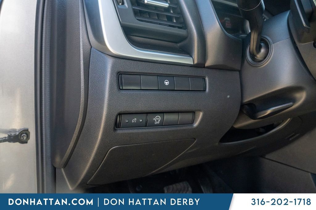 Used 2023 Nissan Rogue SV image 17