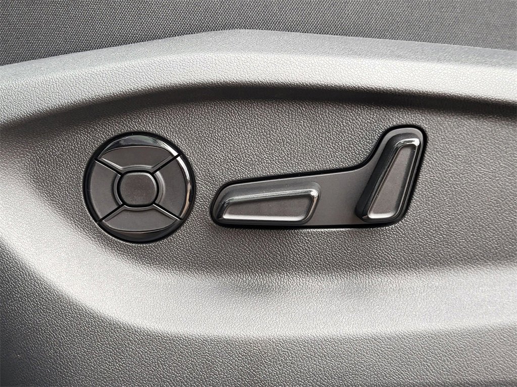 New 2025 Volkswagen Tiguan SE image 5