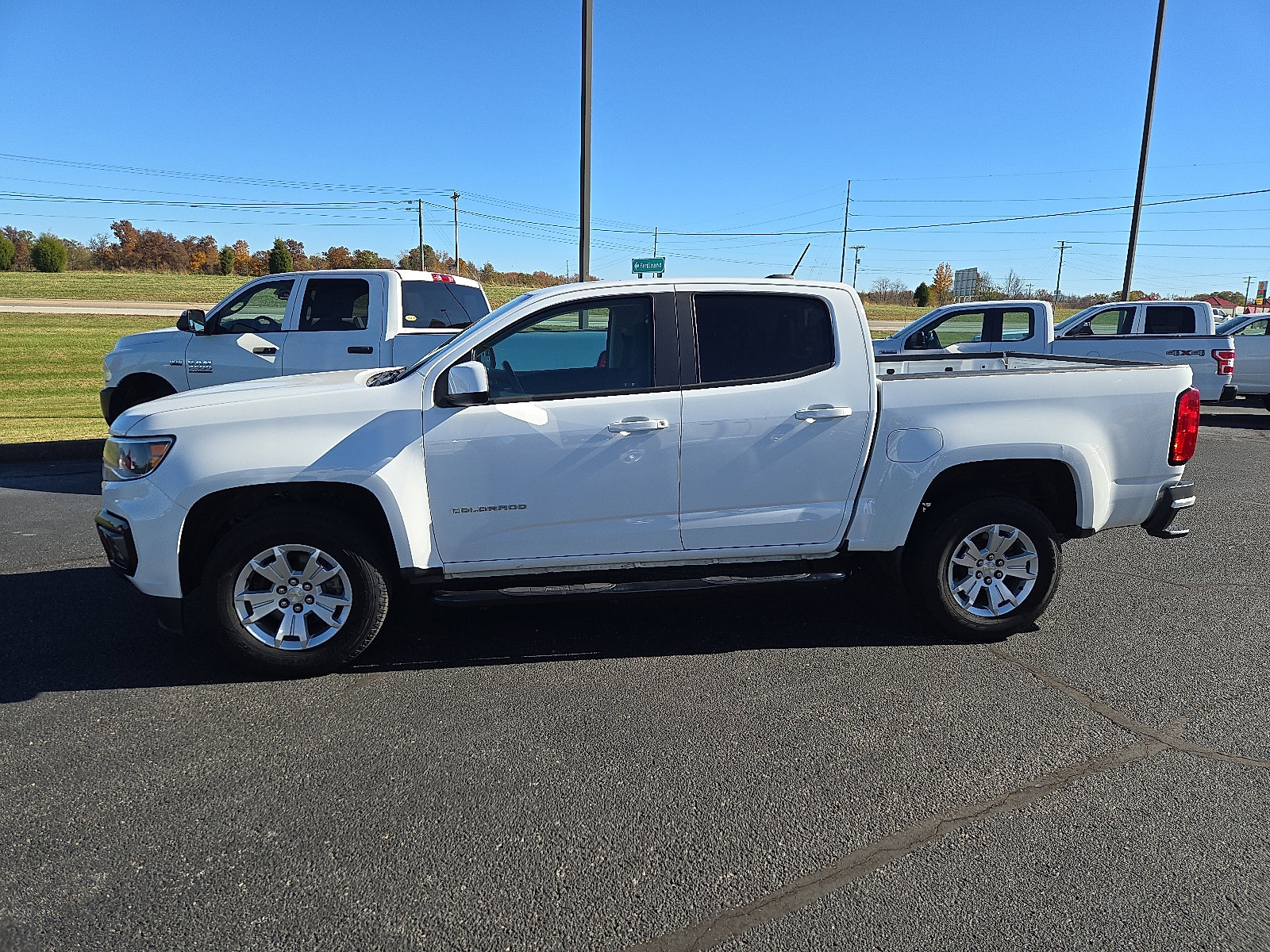 Used 2021 Chevrolet Colorado LT image 2