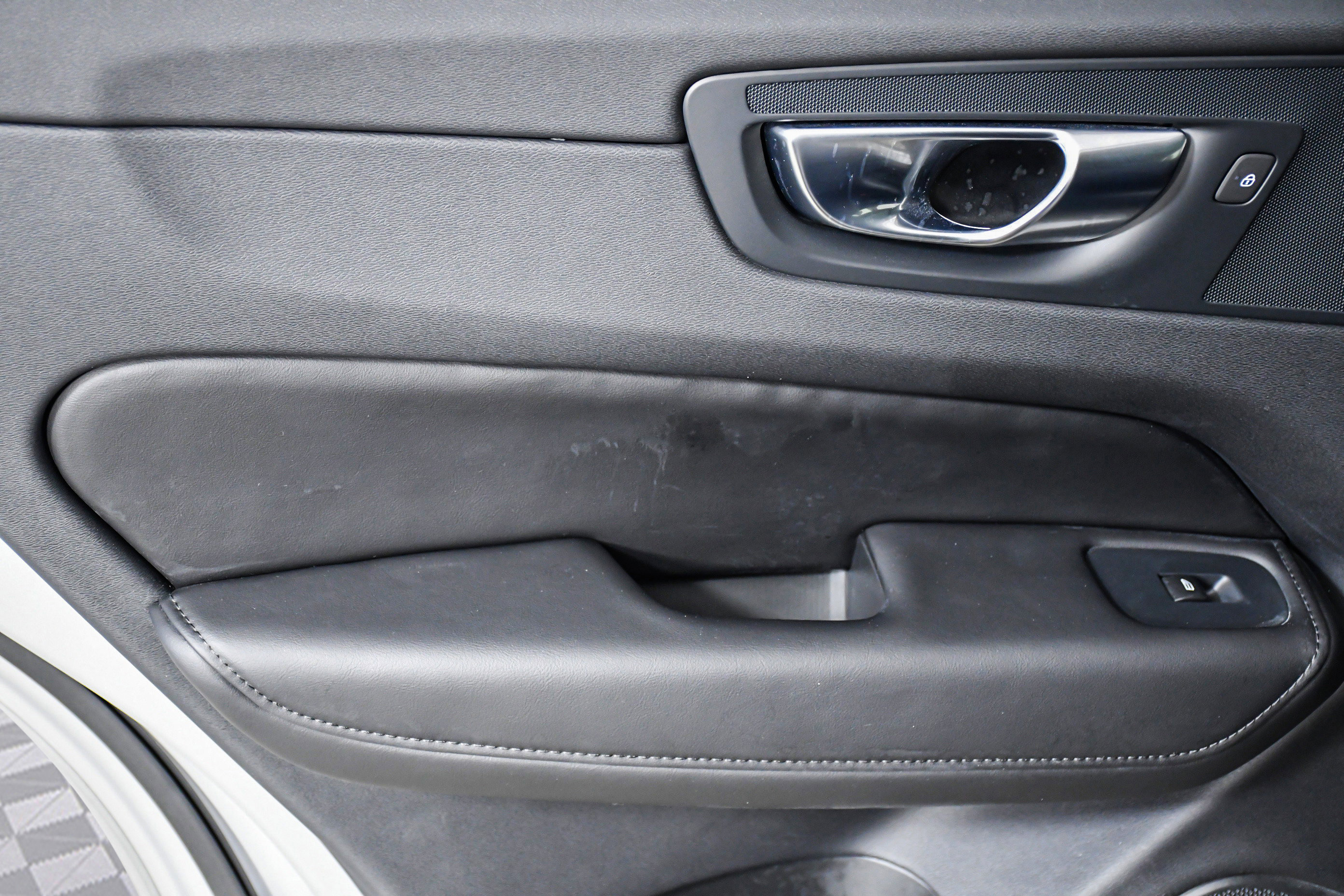 Used 2025 Volvo XC60 B5 Plus image 22