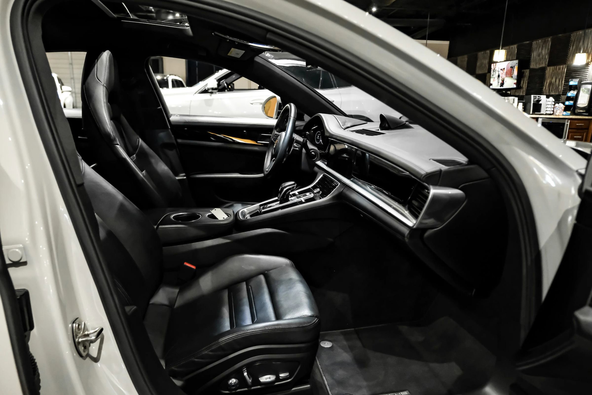 Used 2018 Porsche Panamera 4 AWD/4WD image 36