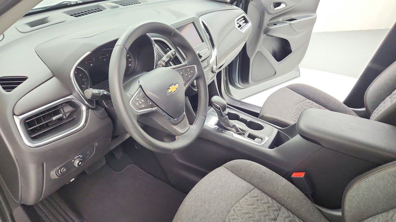 Used 2024 Chevrolet Equinox LT FWD image 16