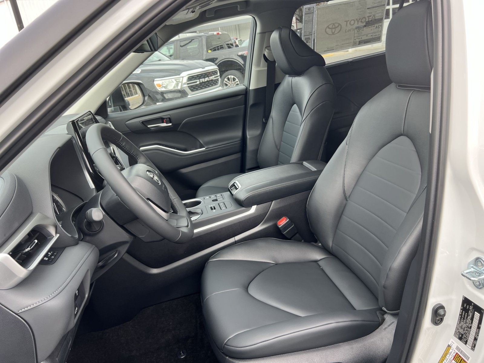 New 2026 Toyota Highlander XLE AWD/4WD image 13