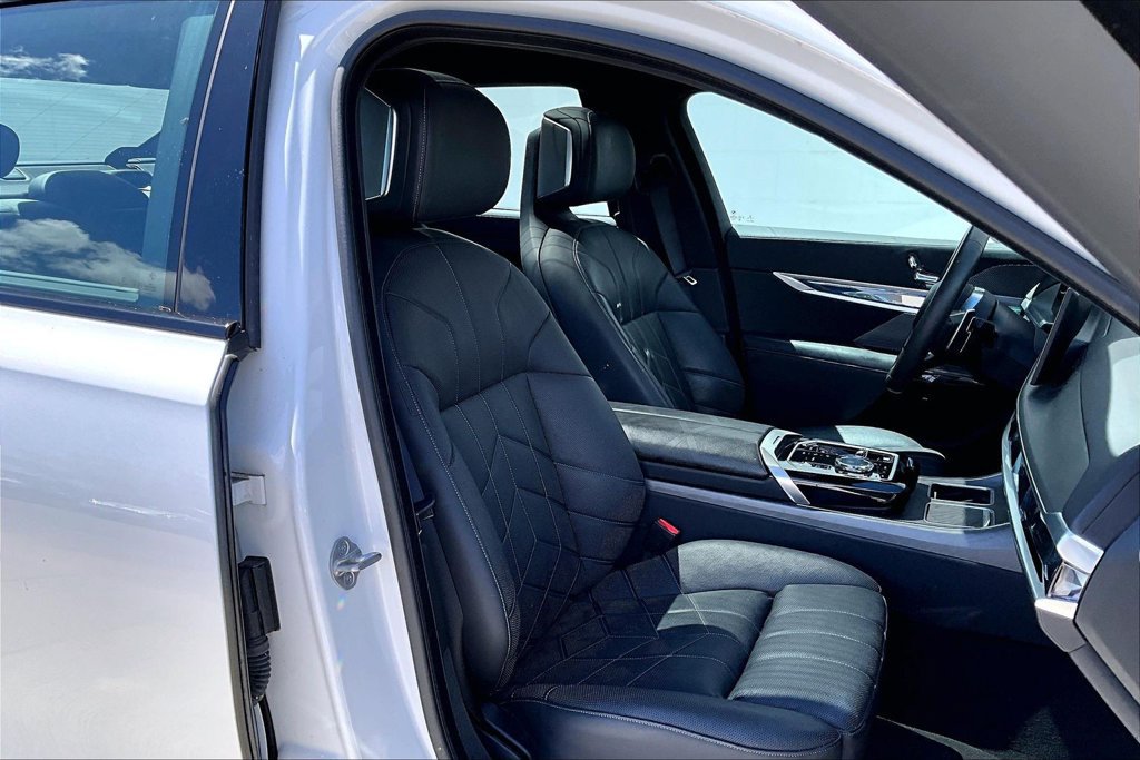 Used 2023 BMW 740i RWD image 7