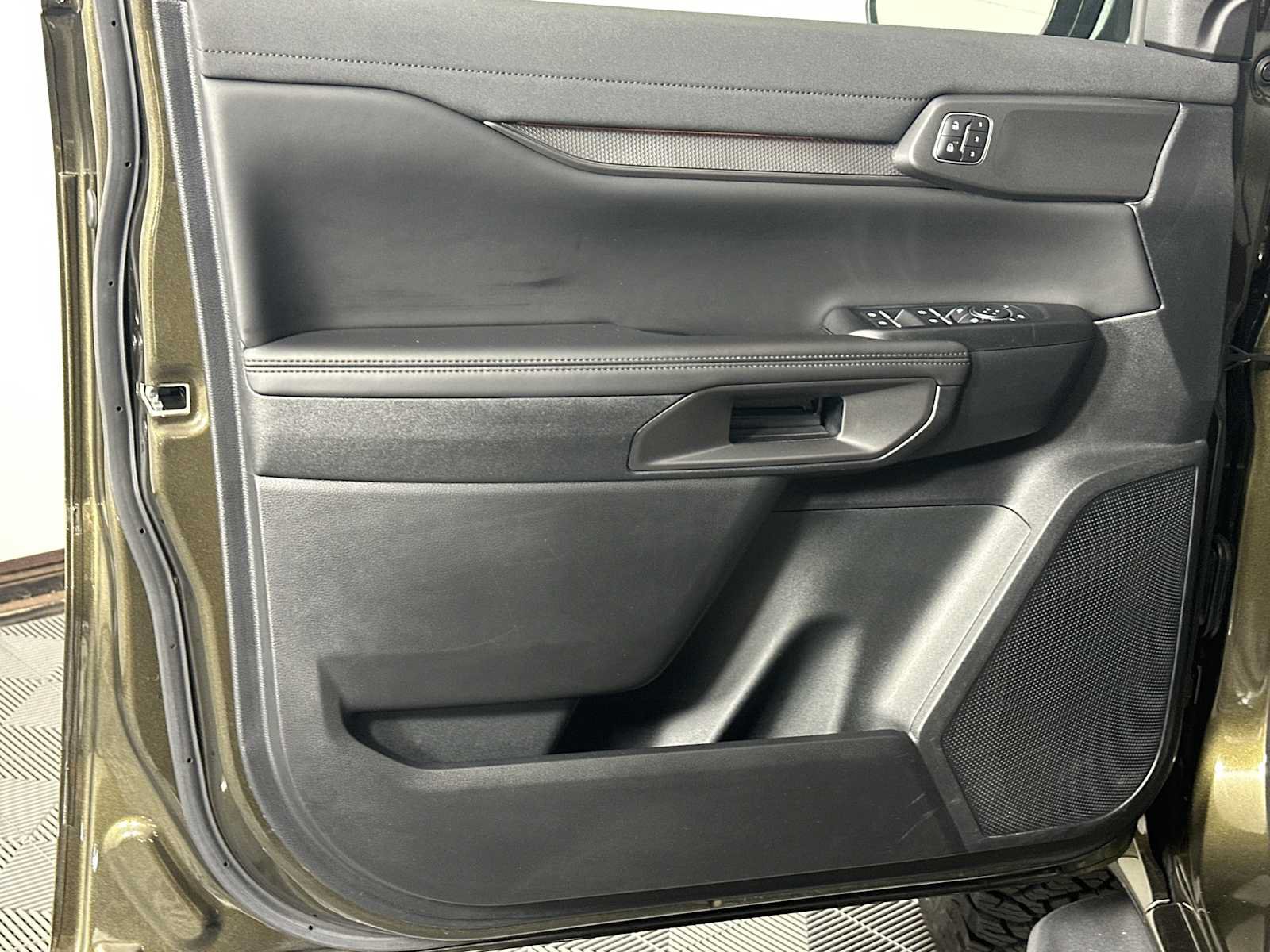 Used 2025 Ford Ranger Raptor AWD/4WD image 13