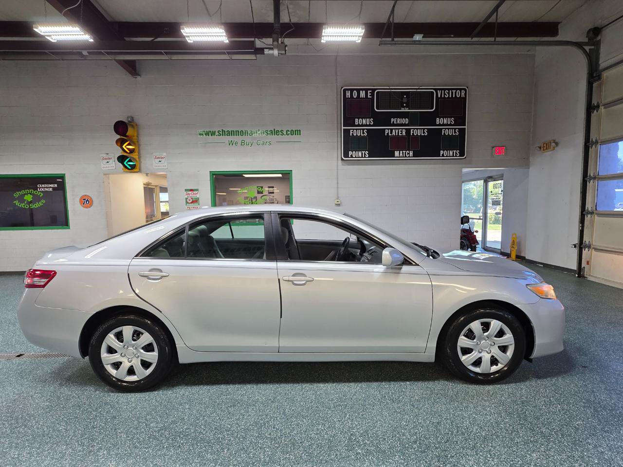 Used 2011 Toyota Camry LE FWD image 5