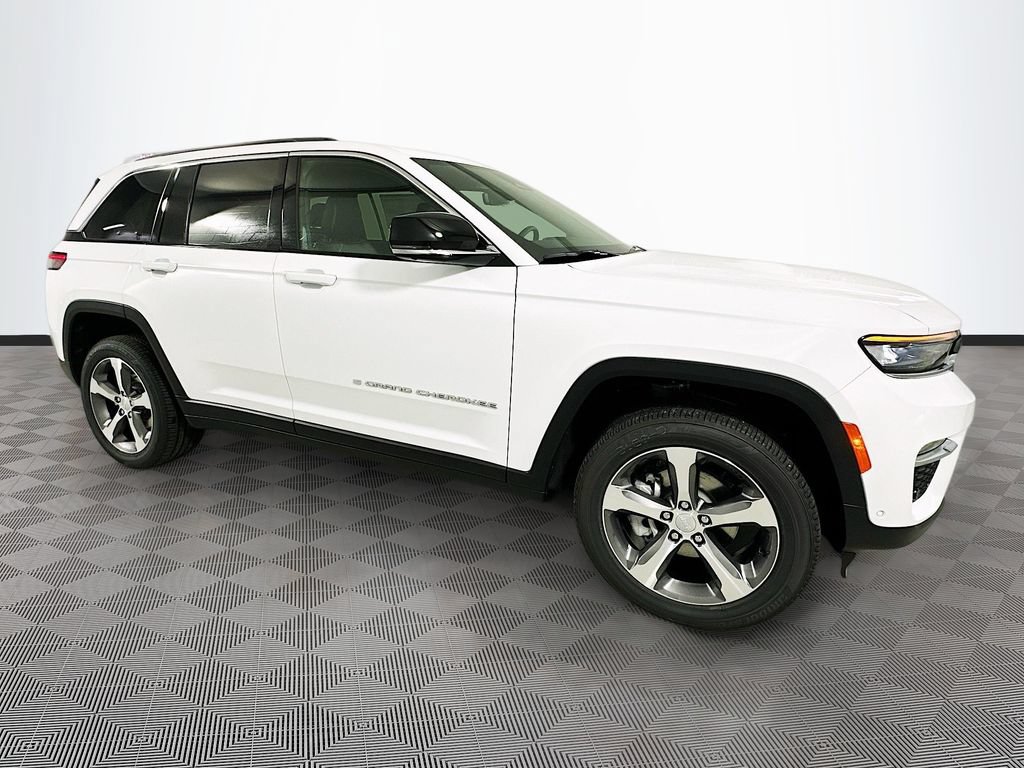 New 2025 Jeep Grand Cherokee Limited w/ Luxury Tech Group II AWD/4WD image 3