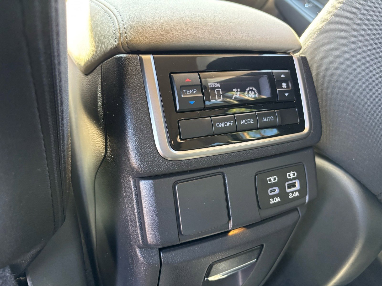 Used 2025 Subaru Ascent Premium w/ Premium Package image 16