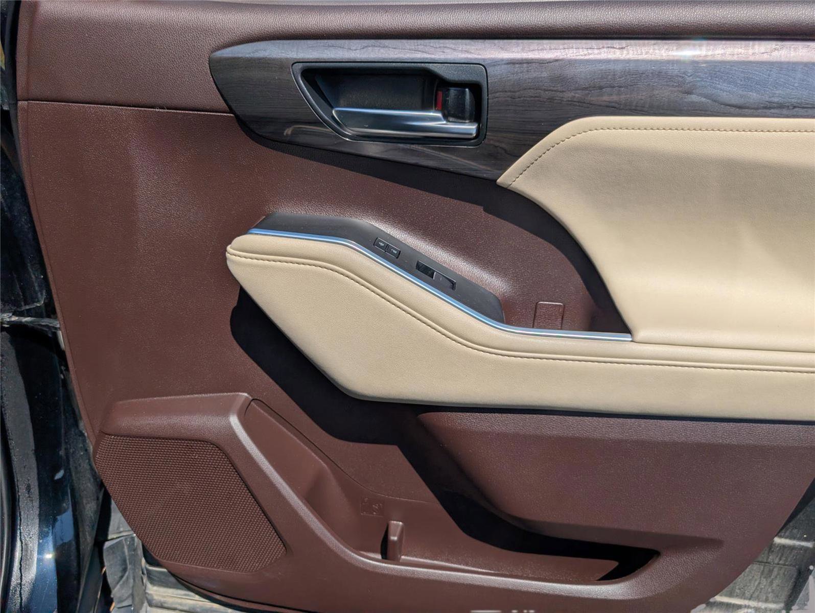 Used 2021 Toyota Highlander Limited image 38