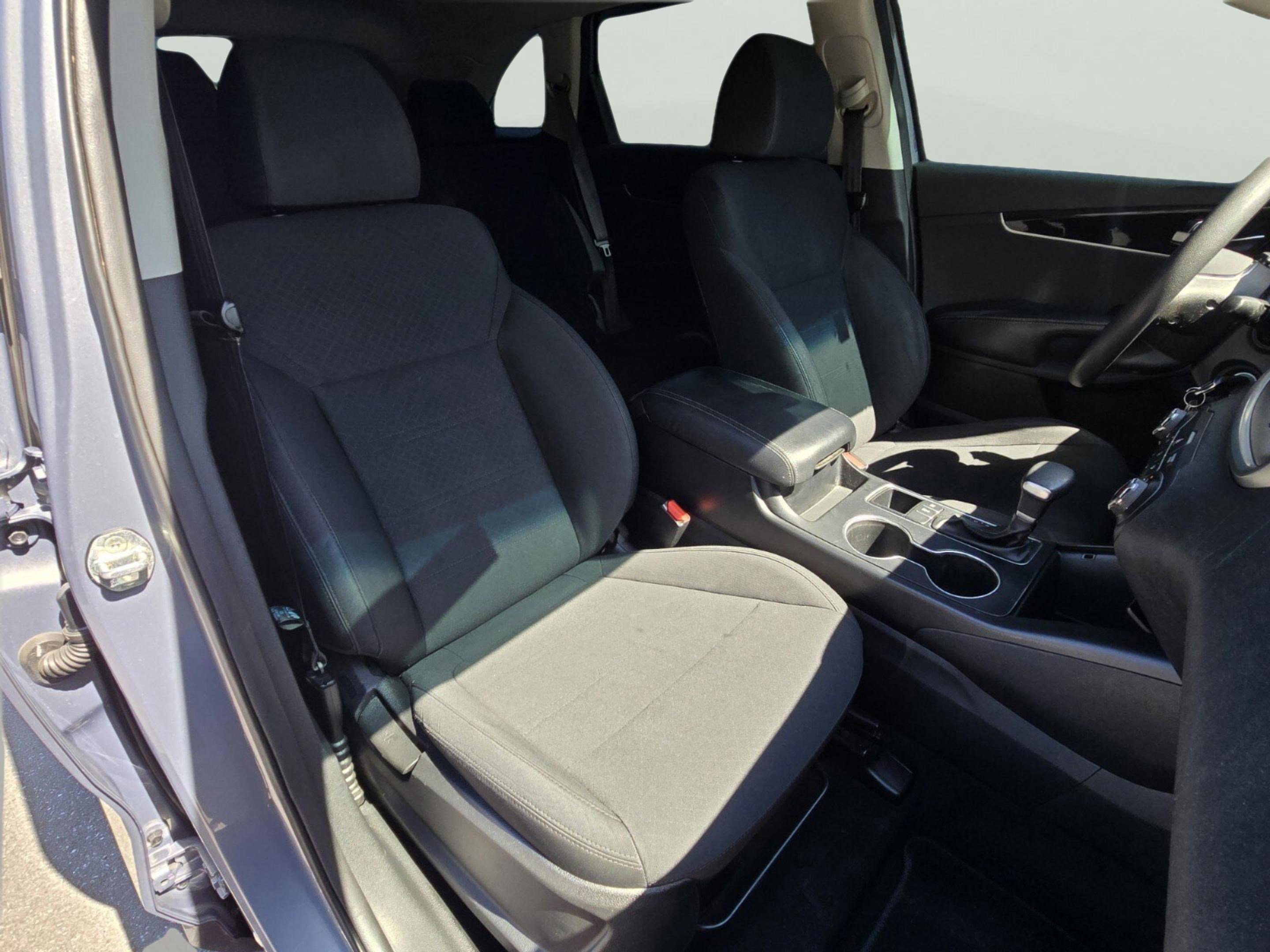 Used 2020 Kia Sorento LX image 32