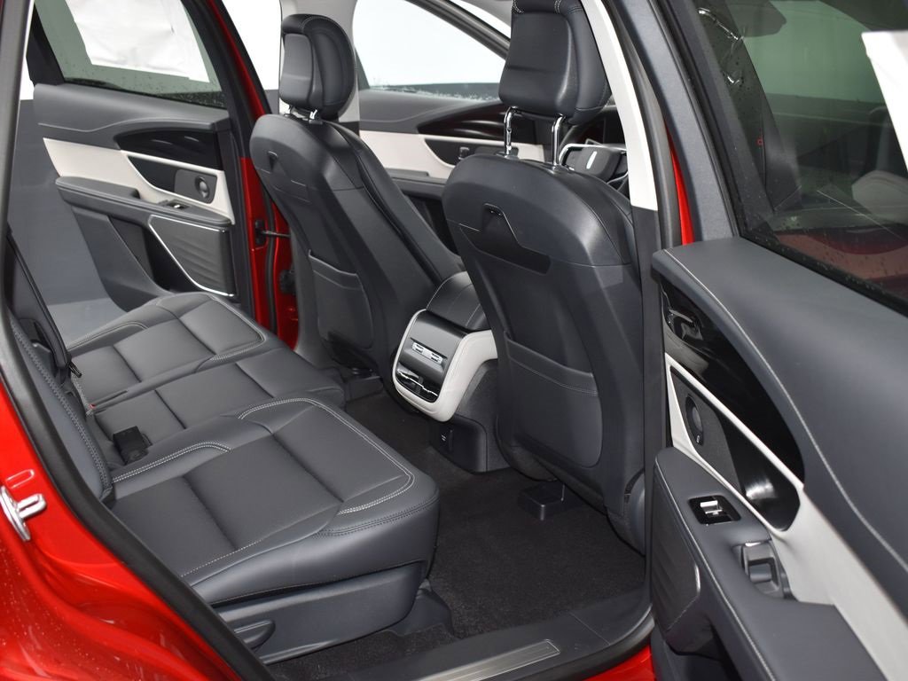 New 2025 Lincoln Nautilus Premier w/ Equipment Group 102A image 13