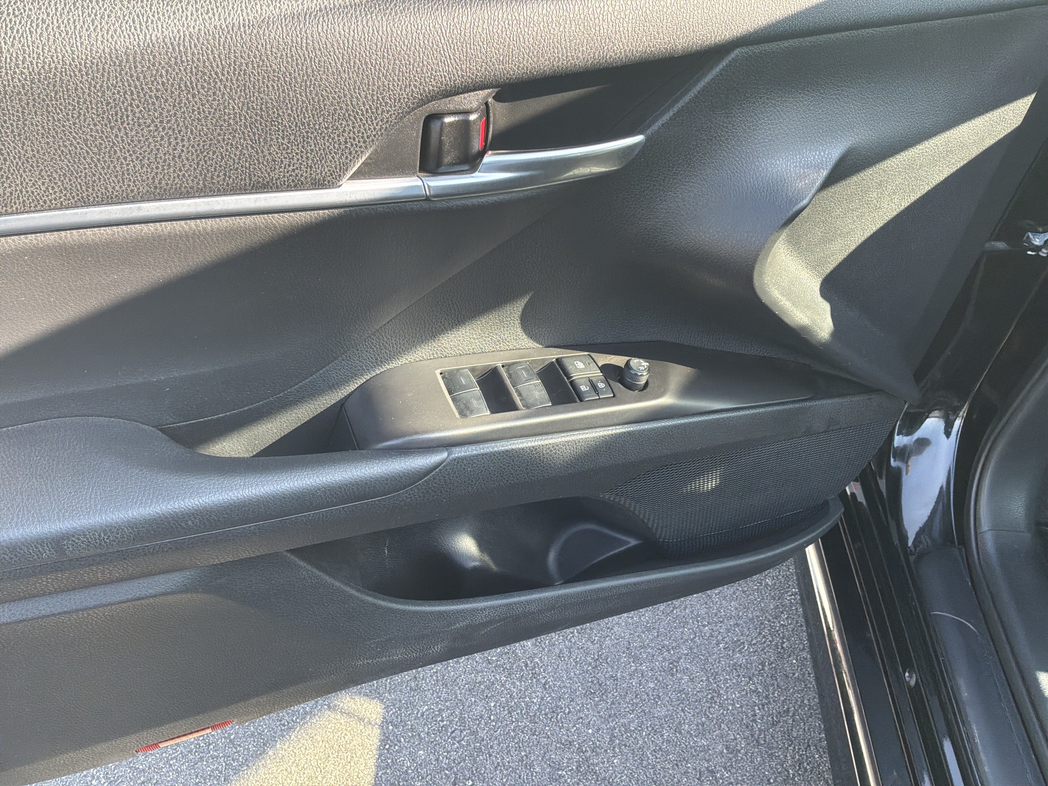 Used 2023 Toyota Camry SE FWD image 15