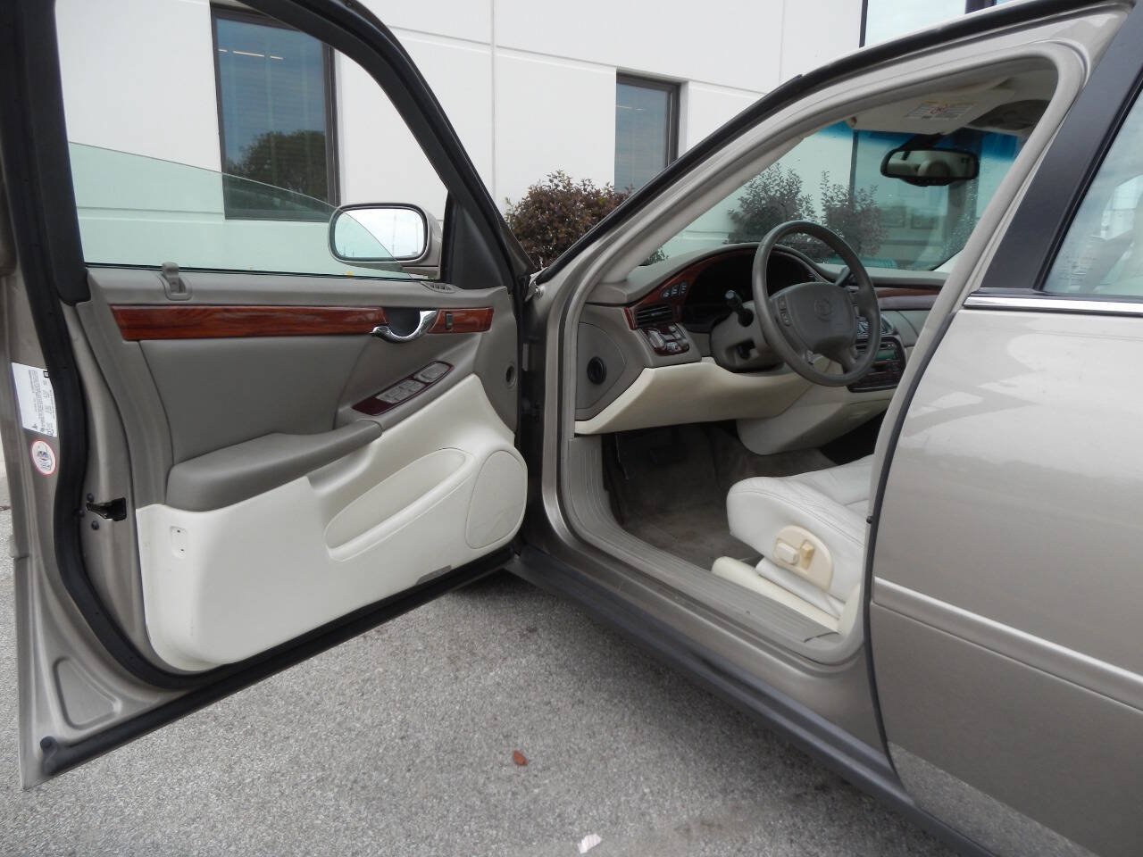 Used 2002 Cadillac De Ville FWD image 24