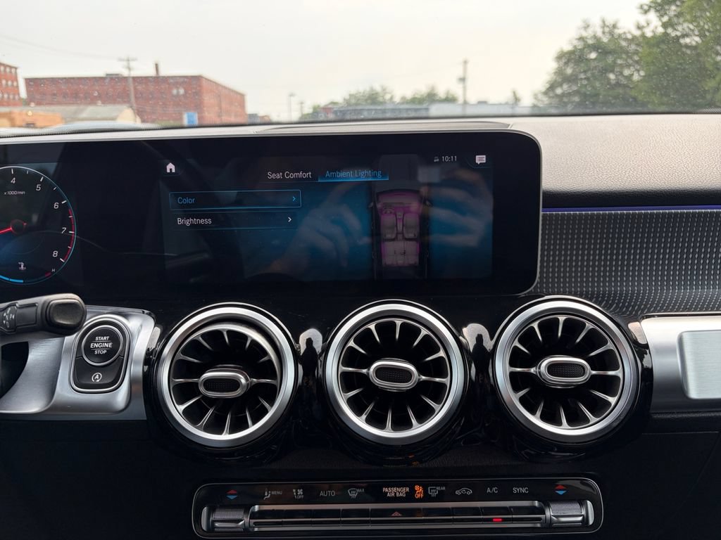 Used 2021 Mercedes-Benz GLB 250 4MATIC image 25