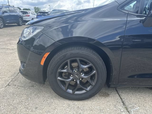 Used 2018 Chrysler Pacifica Limited w/ S Appearance Package FWD image 35