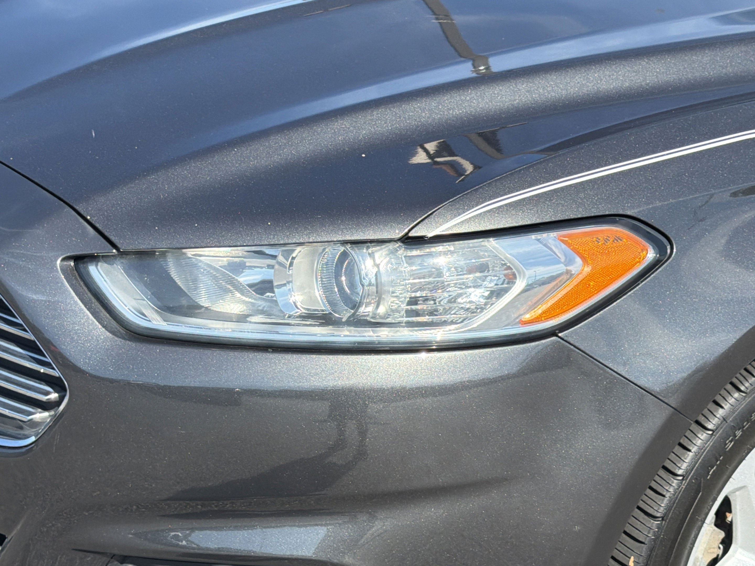 Used 2015 Ford Fusion SE FWD image 26