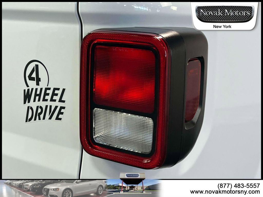 Used 2022 Jeep Gladiator Willys image 11