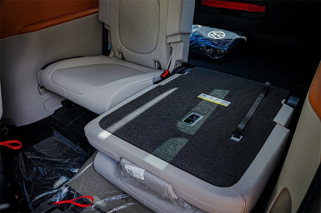 New 2025 Volkswagen ID. Buzz Pro S Plus image 30